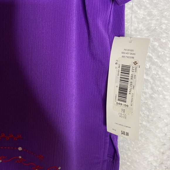 Napa Valley red hot divas hat layered look blouse - Picture 4 of 6